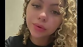 La vidéo de l'étudiant en gym sexy envoyée à personnel.