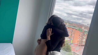 A mi compañera de trabajo le encanta follar en público. Parte #1.