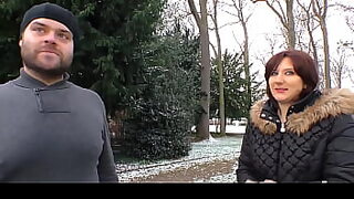 Deutschland Report - Bubble butt amateur gives blowjob for stranger.