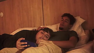 Mi hermanastro se da cuenta de que nos quedamos solos y aprovecha para hacer de las suyas alisongonzalez26.