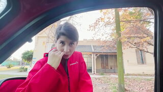 Madre prostituta es descubierta por su hijastro y este le paga por su servicio de sexo oral (trailer).