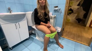 The stepmom didn't wear panties so it would be more convenient for the stepson to fuck her in the ass.