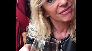 La MILF française Marina Beaulieu a des relations sexuelles avec.