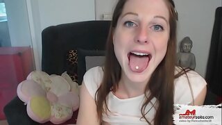 Lustmaeulchen gierig nach Spermasahne.