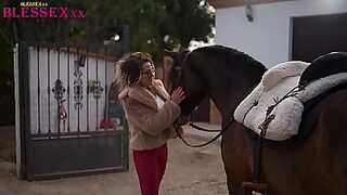 Il l'a comme un cheval. Je l'ai presque divisé en.