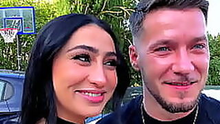 Pam et Didi, deux bombes, se partagent une bite