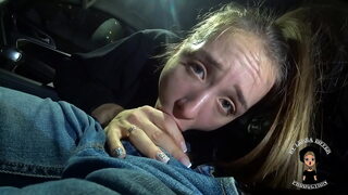 Teen girl sucked hard dick of a stranger in a car.
