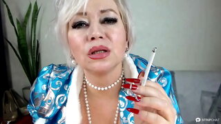My step mom is an actress! After The Christmas Tale, returning home, a mature bitch confides in her step son.