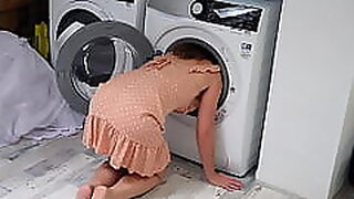 La belle-mère coincée n'a pas compris qui était en train.