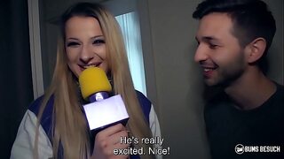 Bums besuch - German blonde pornstar Celina Davis surprises her fanboy.